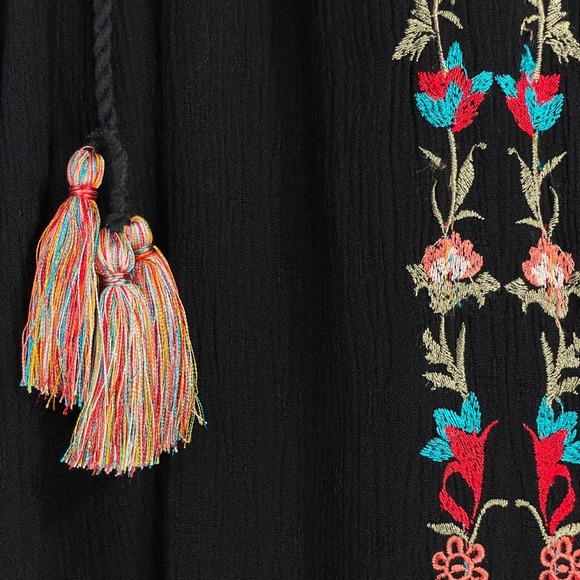 Anthropologie Maeve Lanie Boho Embroidered Peasant Top Small Black Tassel - Picture 8 of 12